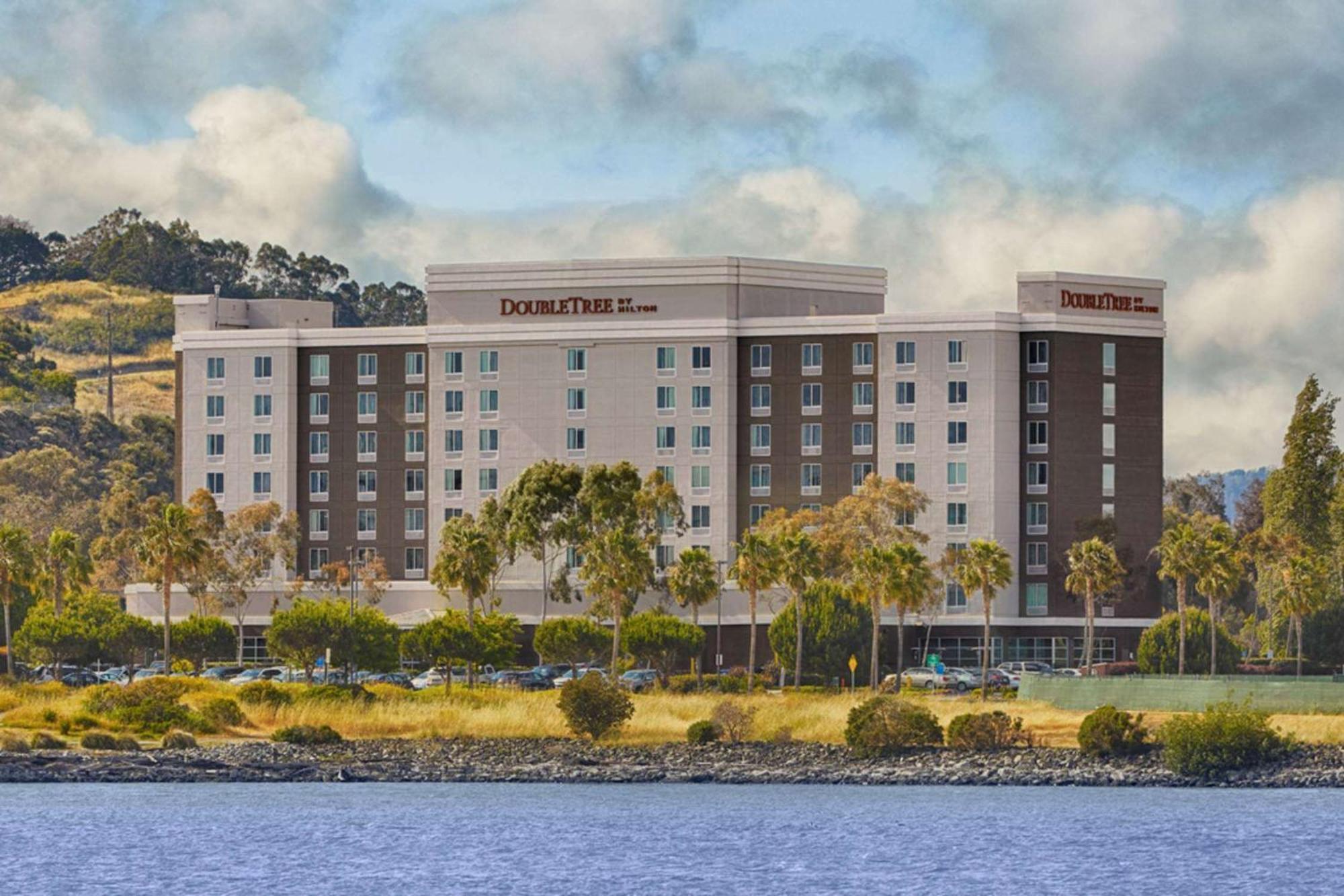 Doubletree By Hilton San Francisco Airport North Bayfront Hotel Brisbane Bagian luar foto